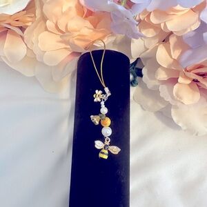 Cell phone, charm spring bee